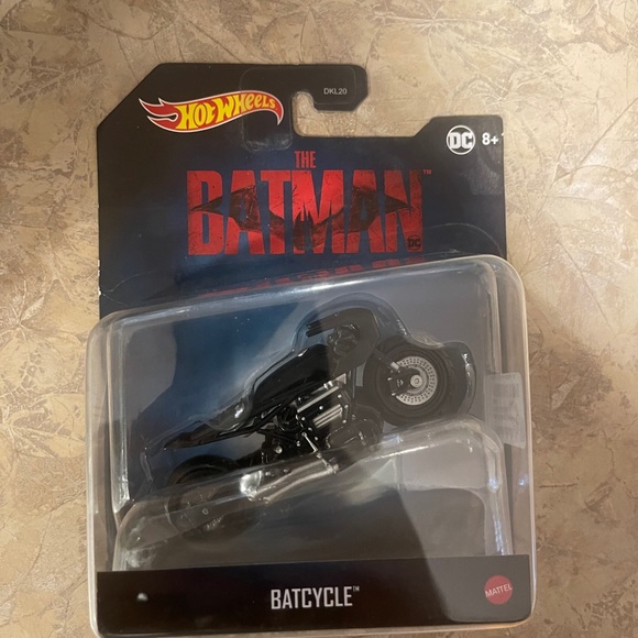 Batman Batcycle by hot wheels - Picture 1 of 2